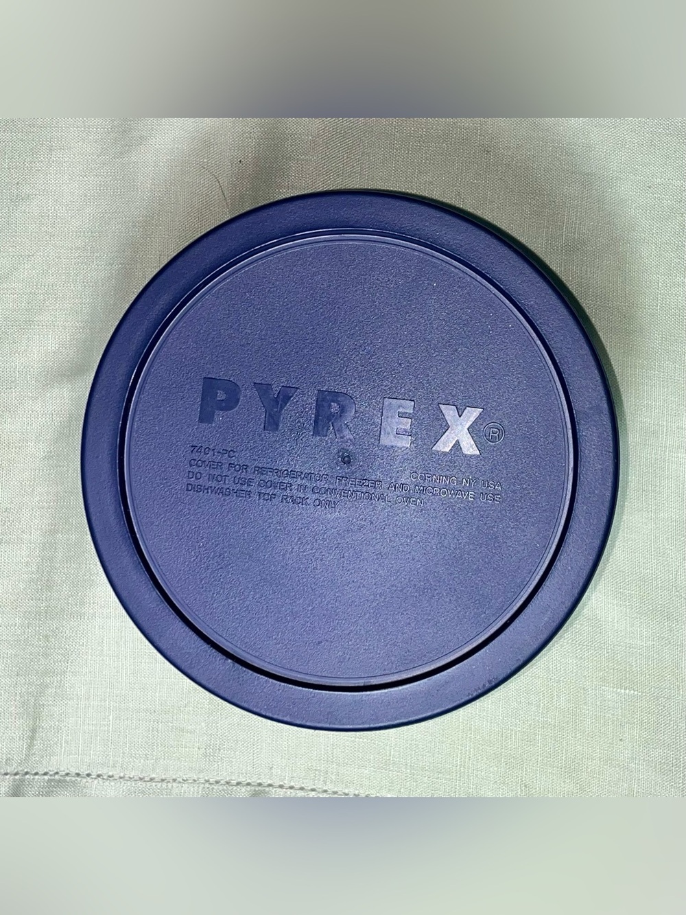 Pyrex Navy Blue Round Storage Lid